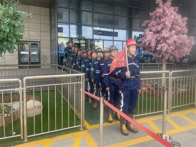 喜訊！中能袁大灘煤礦綜采一隊(duì)獲2023年陜西省能源化學(xué)地質(zhì)工會(huì)“工人先鋒號(hào)”榮譽(yù)稱號(hào)（4）.jpg